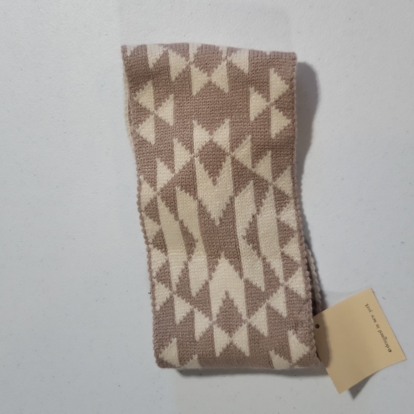 L.I.B. NEW YORK Taupe Cream Triange Pattern Knit Headwrap - Picture 3 of 5